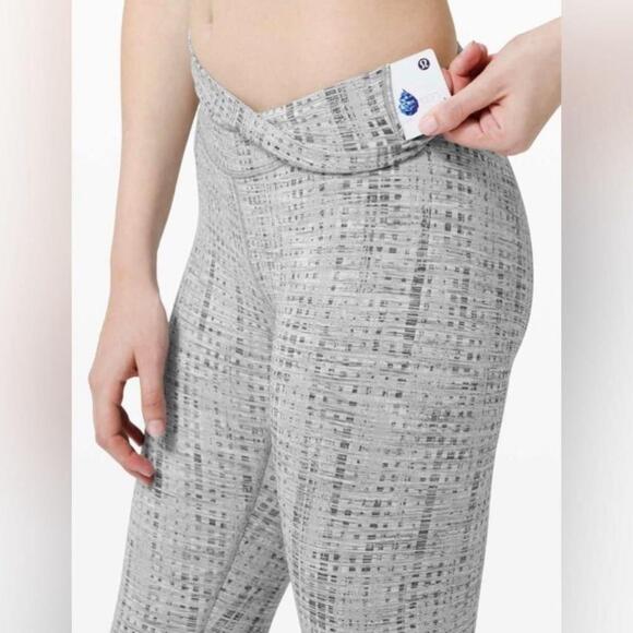 Lululemon - Wunder Under High-Rise Tight 25" *Luxtreme - Picture 5 of 11